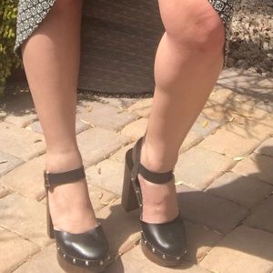 Black wood 5 inch close toe heels